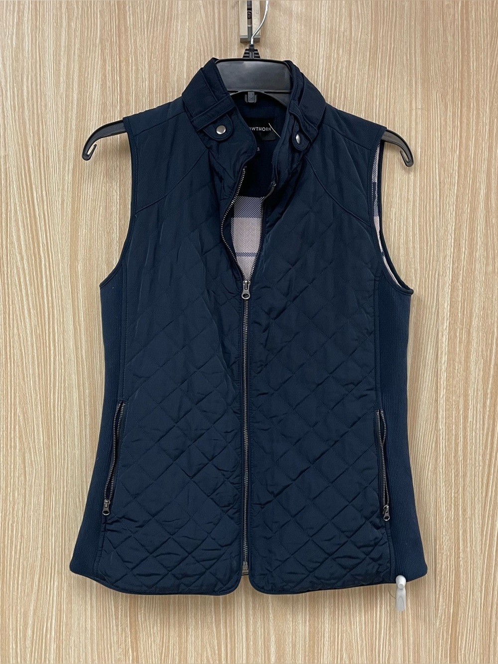 41 Hawthorn navy quilted vest size small